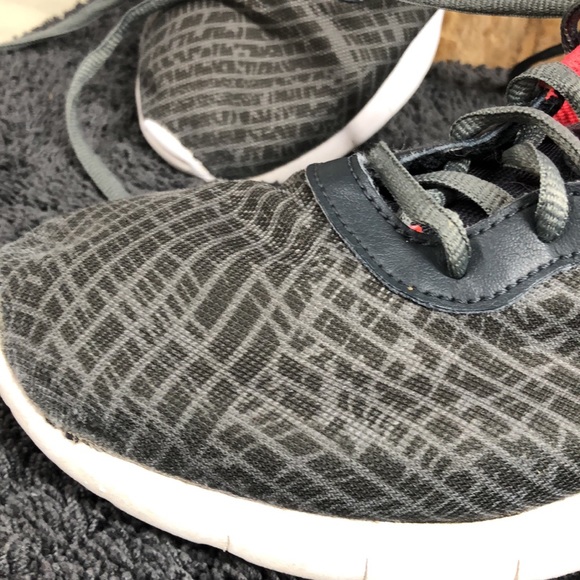 Nike youth size 5 tennis shoes - Picture 5 of 5